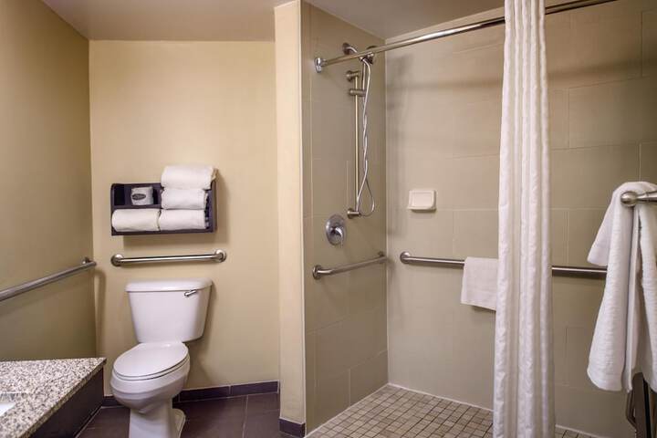 Room 70 of 82