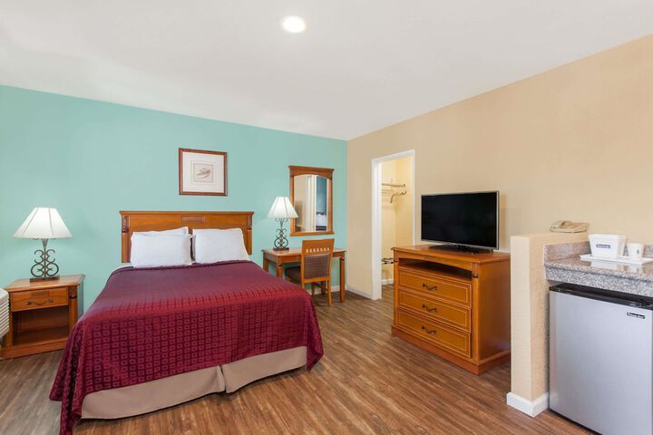 2 Queen Beds Beds Deluxe Room (4 of 12)