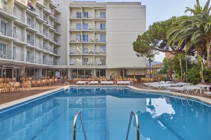 Hotel Pool