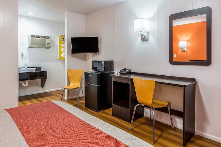 Room 12 of 29