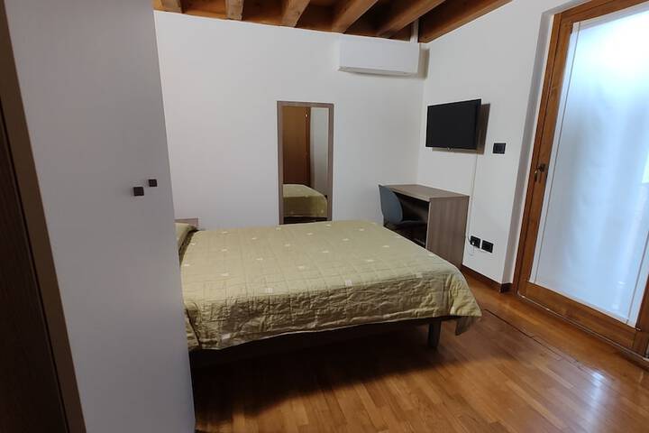 Room 25 of 51