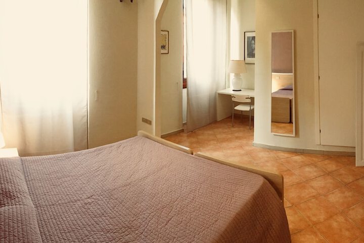 Room 3 of 32