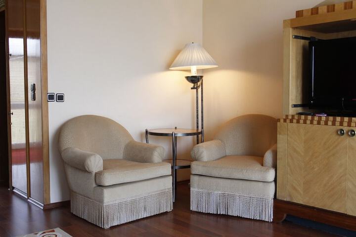 Room 6 of 21