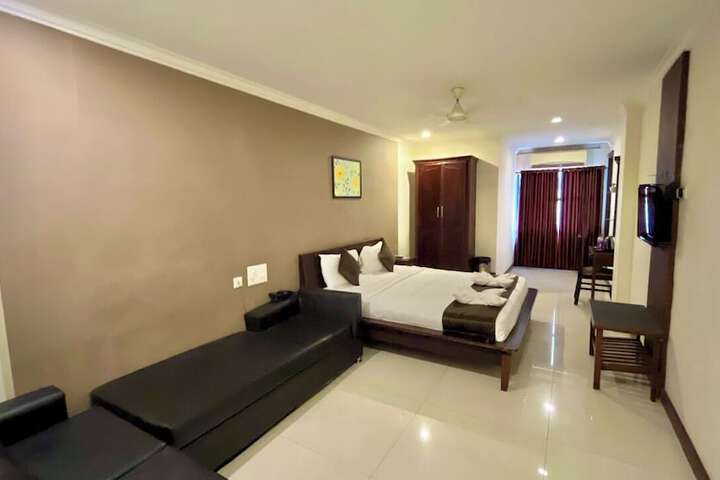 Room 35 of 97