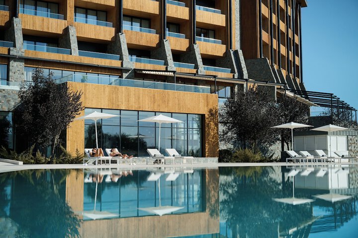Pool 17 of 44