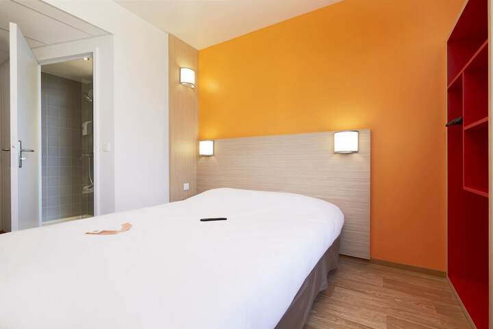 Room 12 of 34