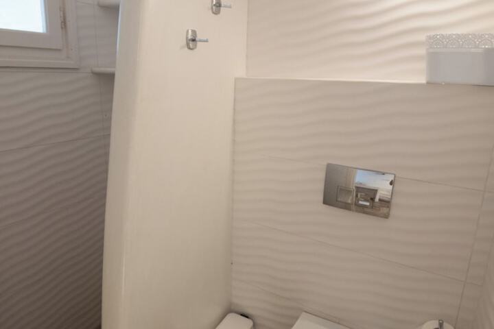 Room 82 of 143