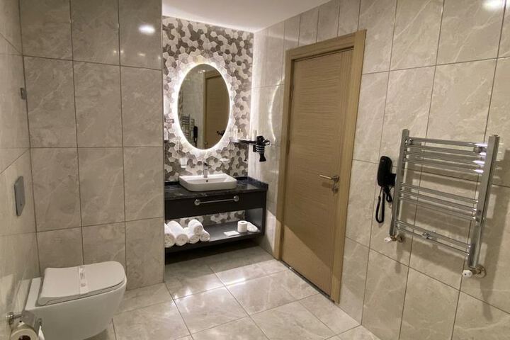 Room 8 of 24