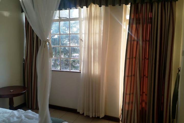 Room 10 of 32