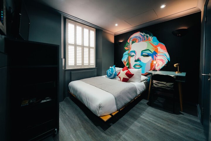 Room 72 of 344