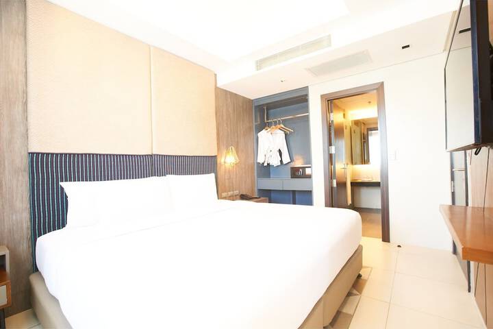 Room 33 of 156