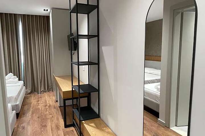 Room 2 of 94
