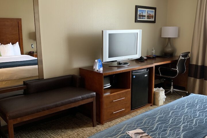 1 King Bed (5 of 33)