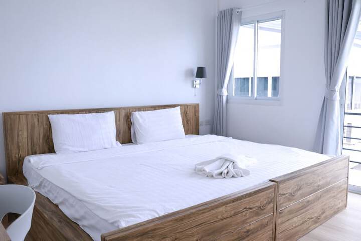 Room 9 of 47