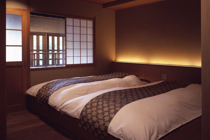 Room 27 of 245