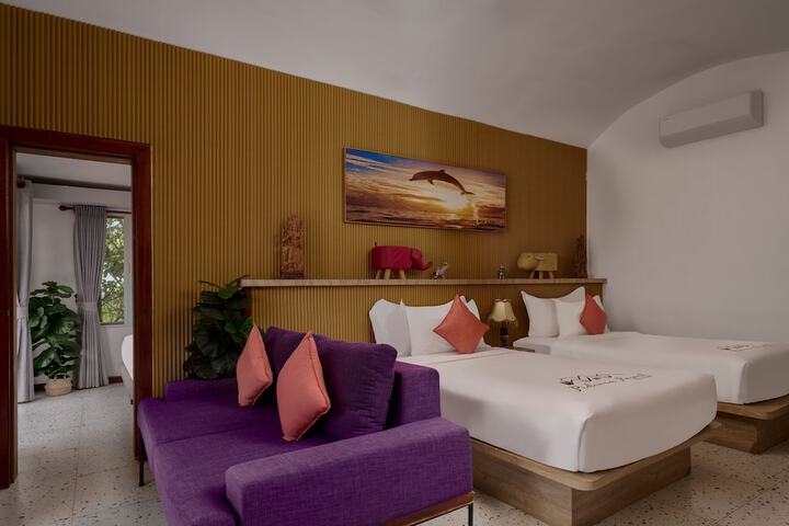 Room 11 of 100
