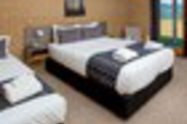 Room 8 of 174