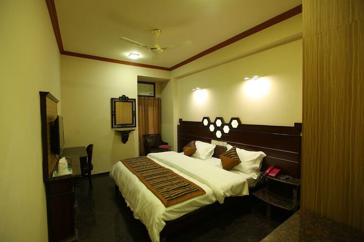 Room 4 of 13