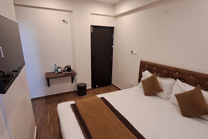 Room 4 of 17