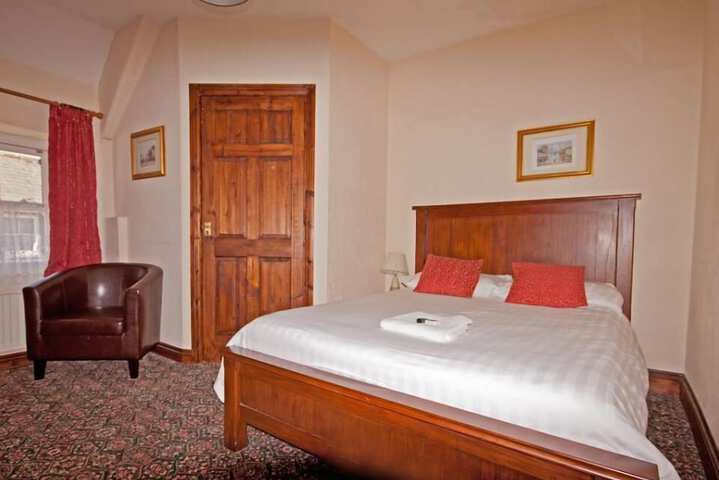 Room 6 of 12