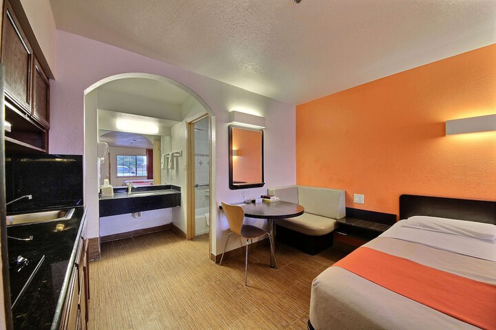 Room 22 of 34