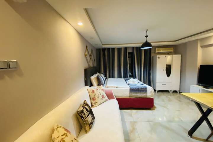 Room 7 of 32