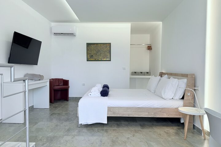 Room 3 of 73