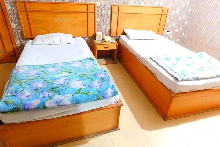 Room 6 of 7