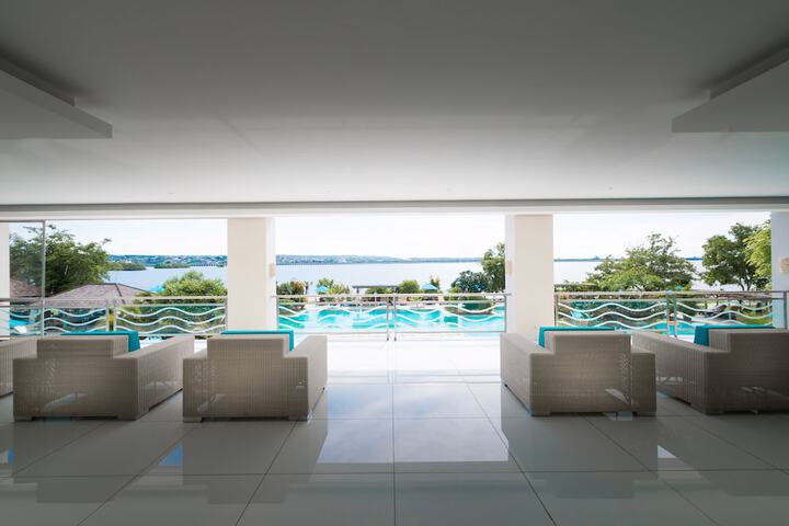 Entrance & Lobby