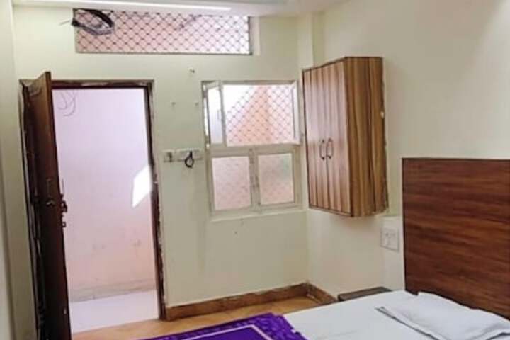 Room 12 of 41