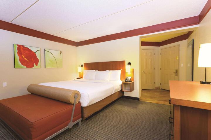 2 Double Beds (3 of 10)