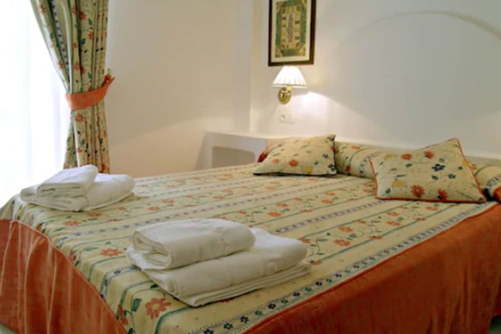 Room 6 of 30
