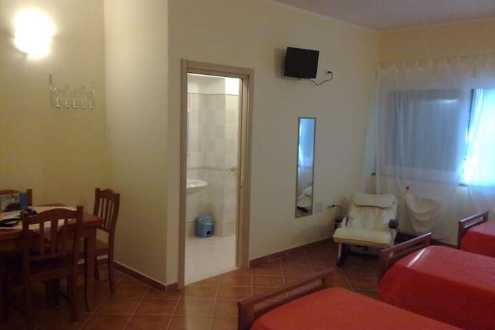 Room 27 of 65