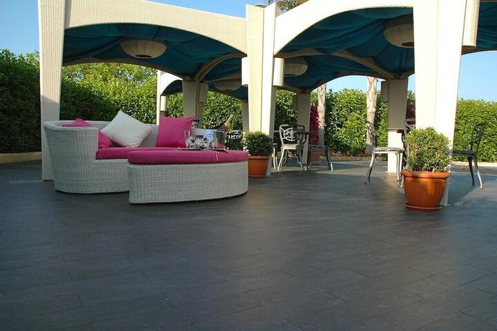 Lounge 43 of 55