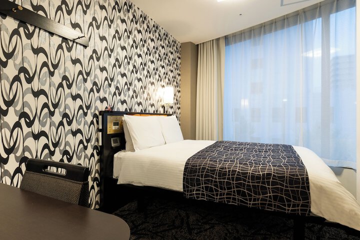 Room 4 of 16