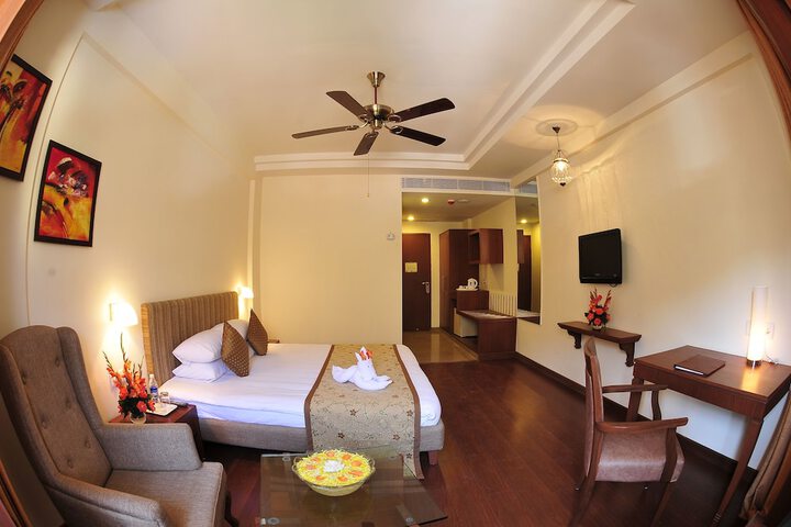 Room 4 of 35