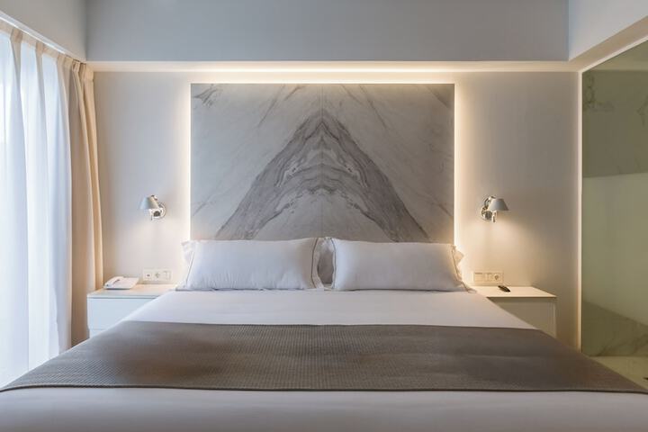 Room 33 of 187