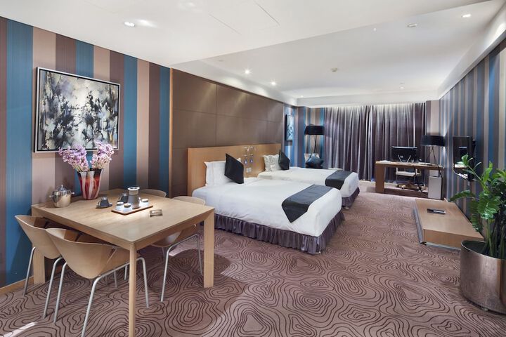 Room 10 of 167