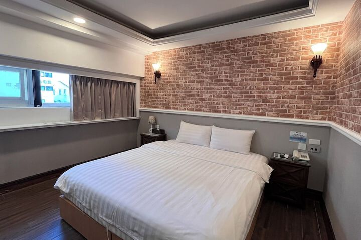 Room 13 of 26