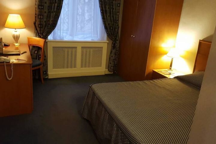 Room 26 of 94