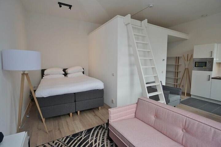 Room 2 of 9