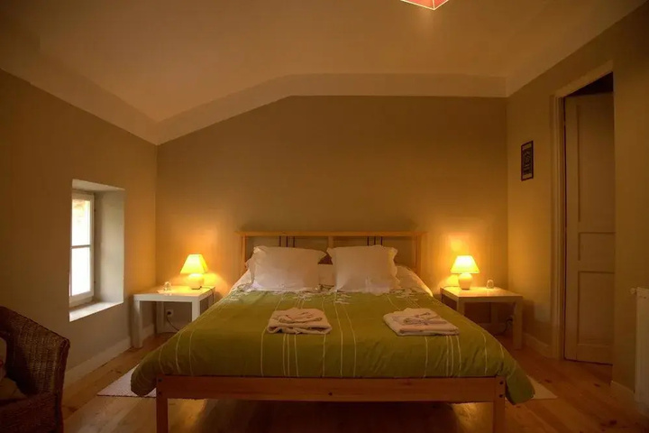 Room 5 of 10