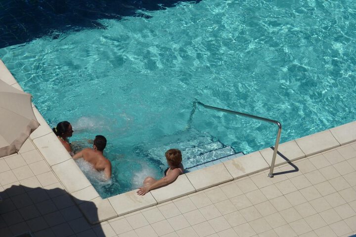 Pool 24 of 94