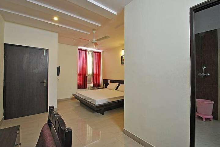 Room 13 of 36