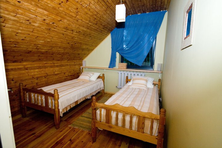 Room 4 of 62