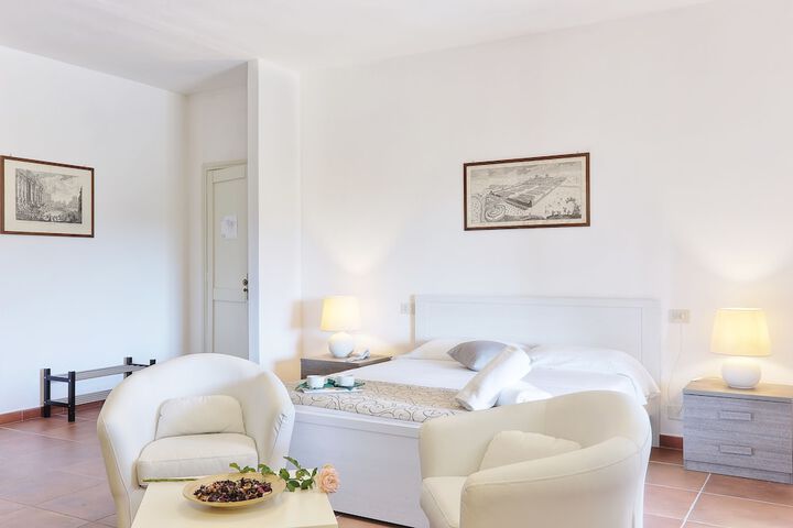 Room 4 of 72