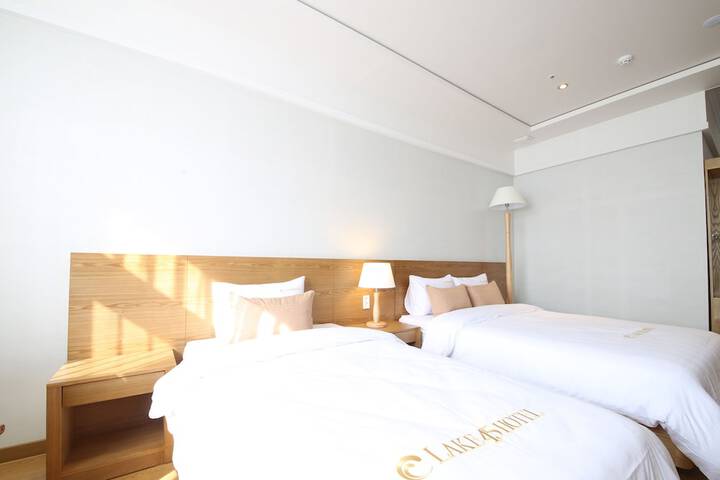 Room 12 of 34