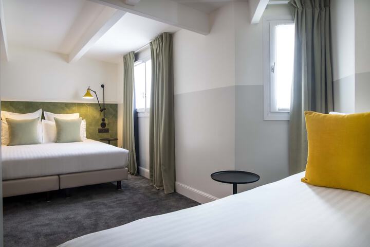 Room 10 of 42