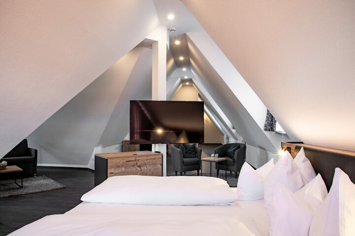 Room 15 of 125