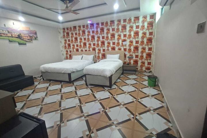 Room 14 of 38